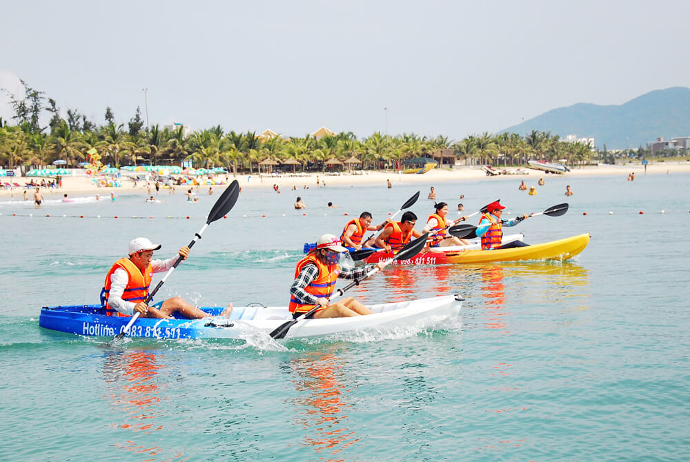 Cuộc thi đua thuyền Kayak