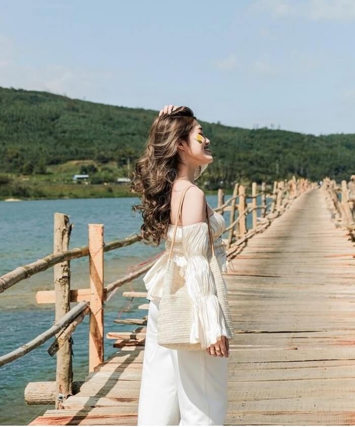 Check in bên cầy cầu tuyệt đẹp
