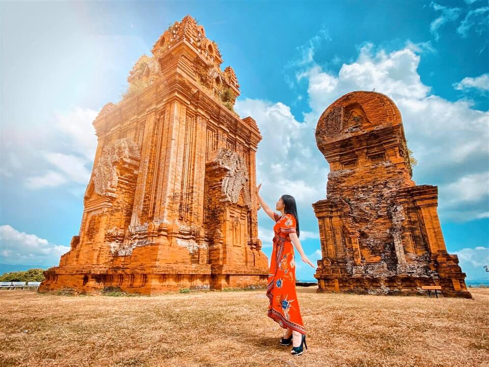 Tuyệt chiêu ‘SĂN VÉ’ Tour Bình Định giá siêu hời năm 2023 14 Check in cùng tháp Đôi hùng vĩ