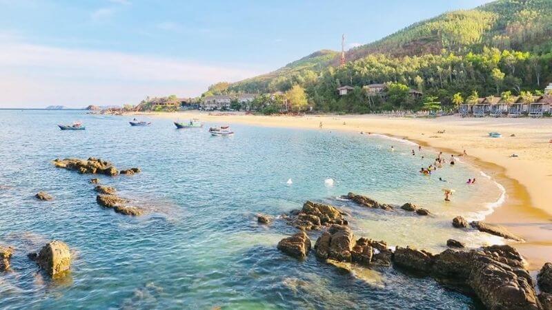 Tour quy nhơn phú yên 1 ngày nên đi đâu? 2 Nước biển trong xanh, khí hậu trong lành