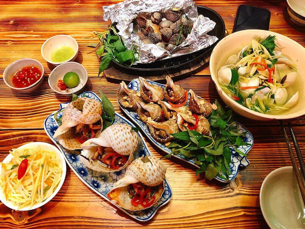 Thưởng thức món ngon hải sản đặc trưng