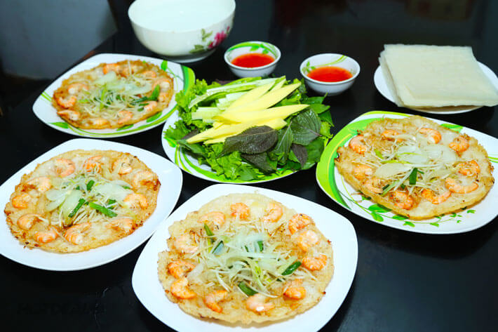 Top 9+ món ăn vặt Quy Nhơn nhất định phải thưởng thức 2 Bánh xèo tôm nhảy Quy Nhơn