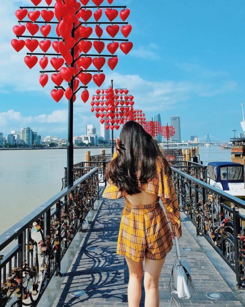 cautinhyeu2 Kết thúc tour Đà Nẵng