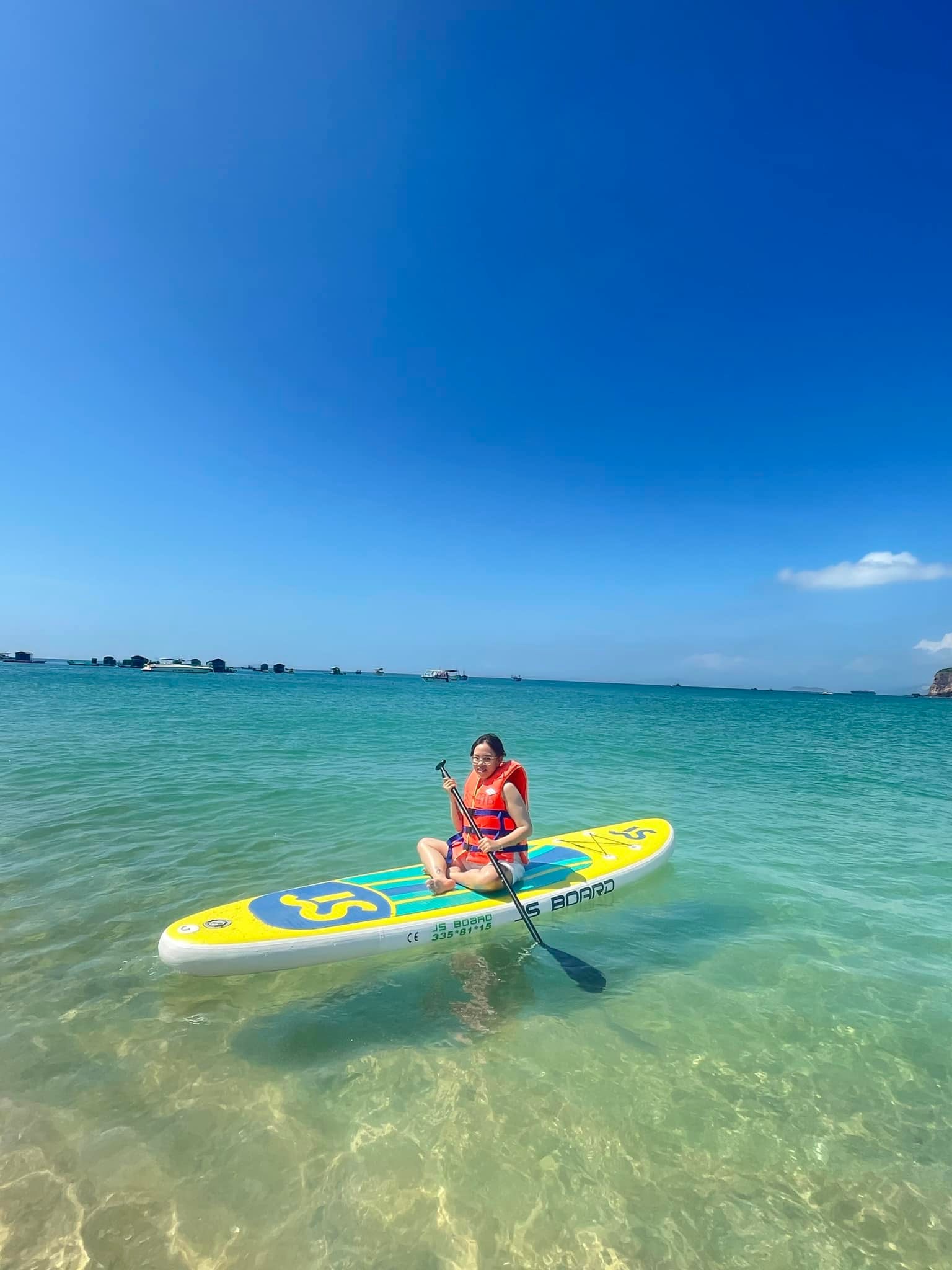 Cho thuê thuyền Chèo SUP tại Quy Nhơn - Trãi nghiệm trò chơi trên biển 2 Cho thuê Sup tại Quy Nhơn