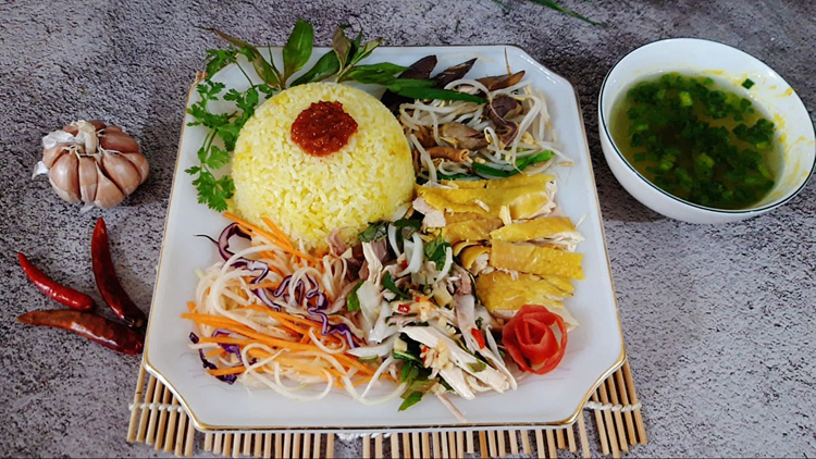 com-ga-hoi-an Quý khách vào Hội An ăn tối và nghỉ ngơi tại nhà hàng