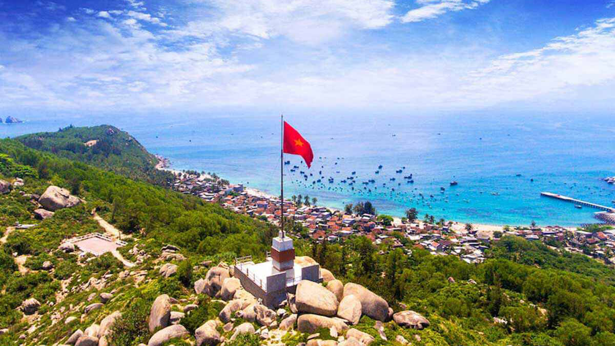 Cột cờ thiêng liêng của Tổ Quốc