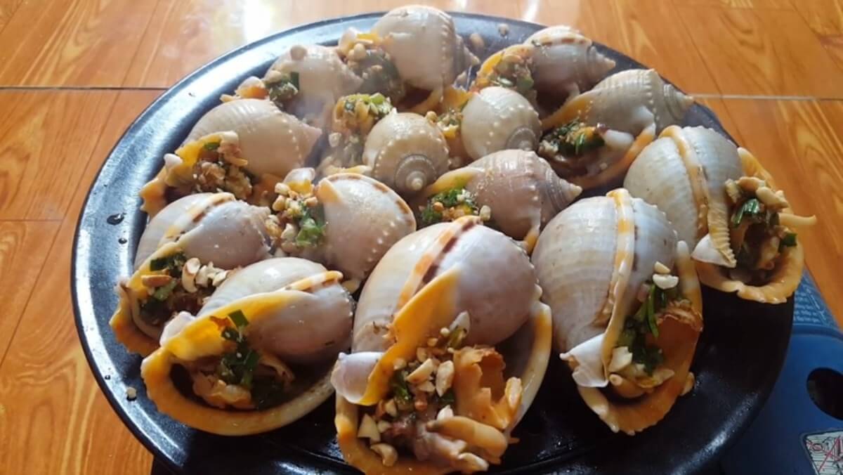 Thưởng thức ốc khi du lịch Cù Lao Xanh tự túc