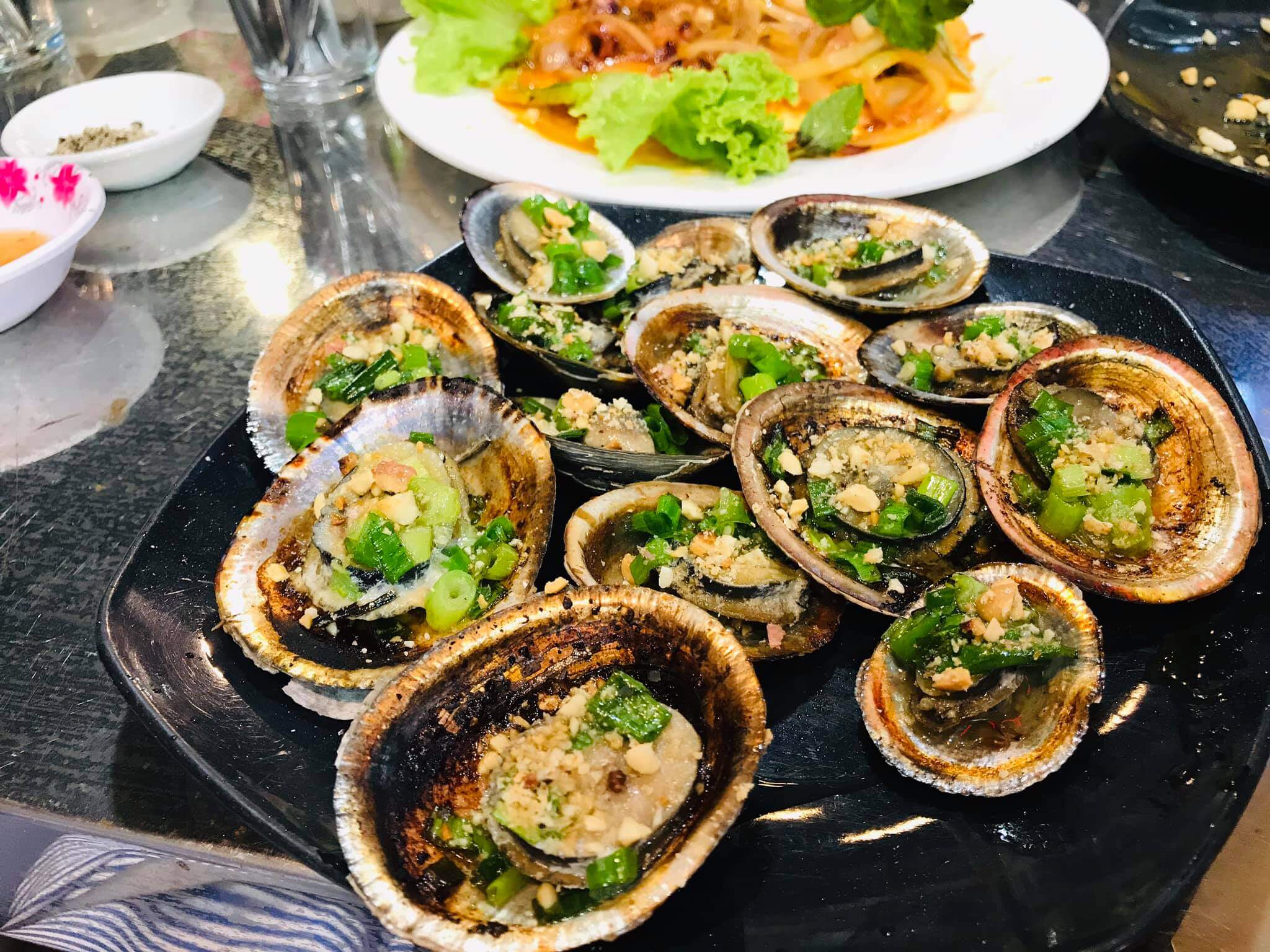 Thưởng thức món ngon đa dạng