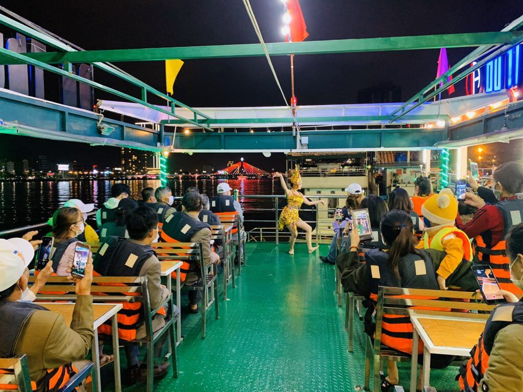 Kinh nghiệm khi đi du thuyền Đà Nẵng bạn cần phải biết 9 Du thuyền Đà Nẵng 9