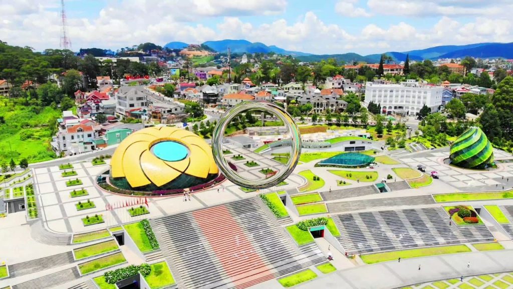 Tháng 8 đi đâu? Đà Lạt hay Phú Yên ? 2 Quảng trường Lâm Viên