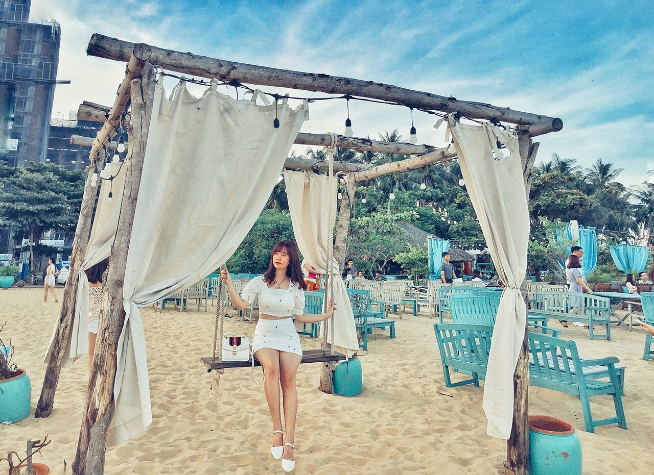 Surf Bar luôn phục vụ tận tình với du khách