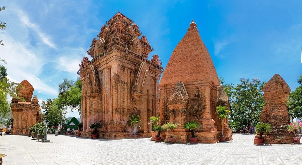 Tháng 8 đi đâu? Đà Lạt hay Phú Yên ? 5 Thap Nhan den tho Poh Nagar