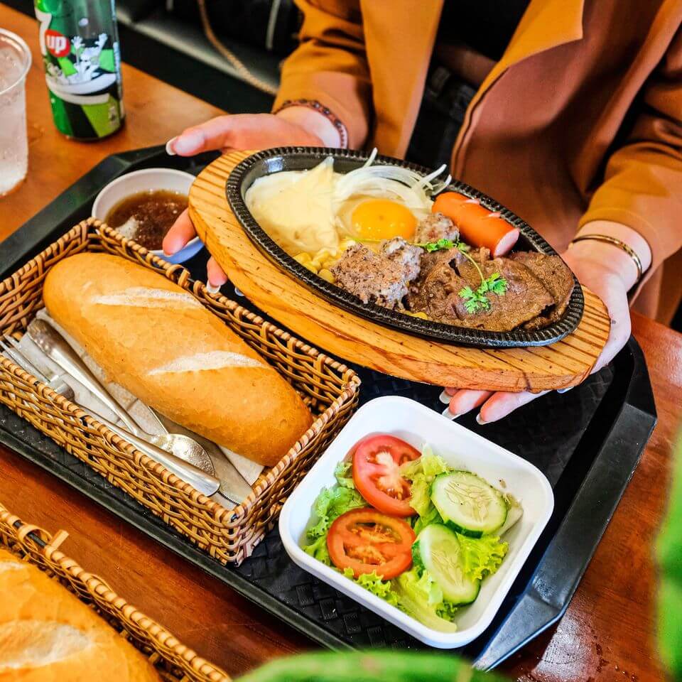 Kinh nghiệm đi tour Sài Gòn Quy Nhơn chi tiết nhất 2023 12 Ăn sáng tại Quy Nhơn