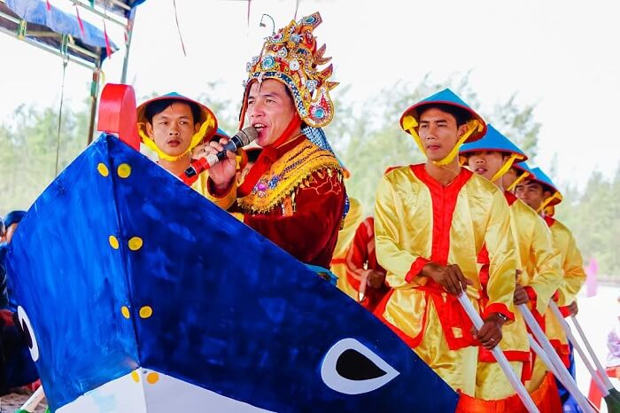 Lễ hội Cầu Ngư 2023 - Khám phá văn hóa ngư dân vùng biển 5 Cầu nguyện một năm mới trời yên biển lặng, tôm cá đầy khoang