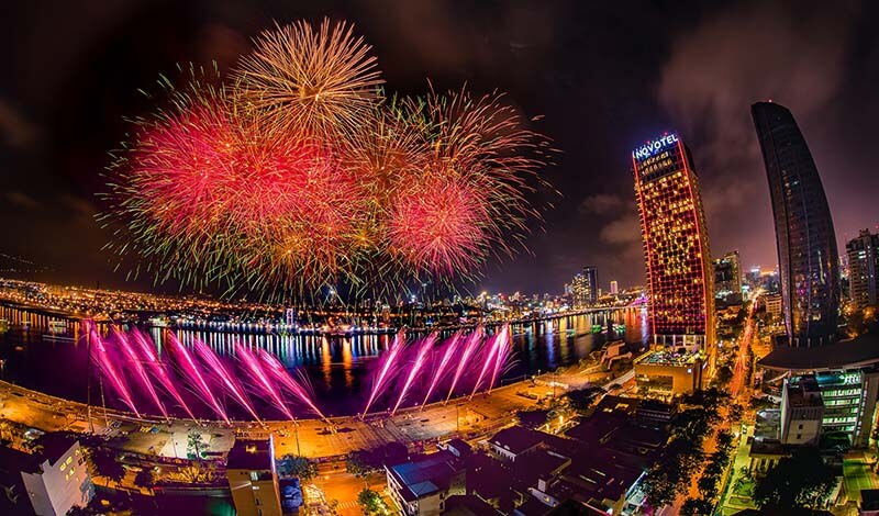Vé pháo hoa Đà Nẵng 2023 - Bỏ túi bí quyết săn vé giá hời 7 Chiêm ngưỡng pháo hoa tuyệt đẹp tại cầu sông Hàn