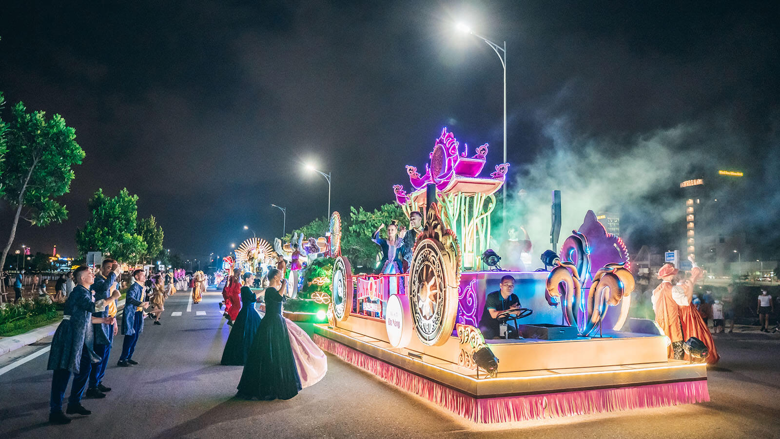 Vé pháo hoa Đà Nẵng 2023 - Bỏ túi bí quyết săn vé giá hời 5 Chương trình diễu hành Carnival đường phố Đà Nẵng