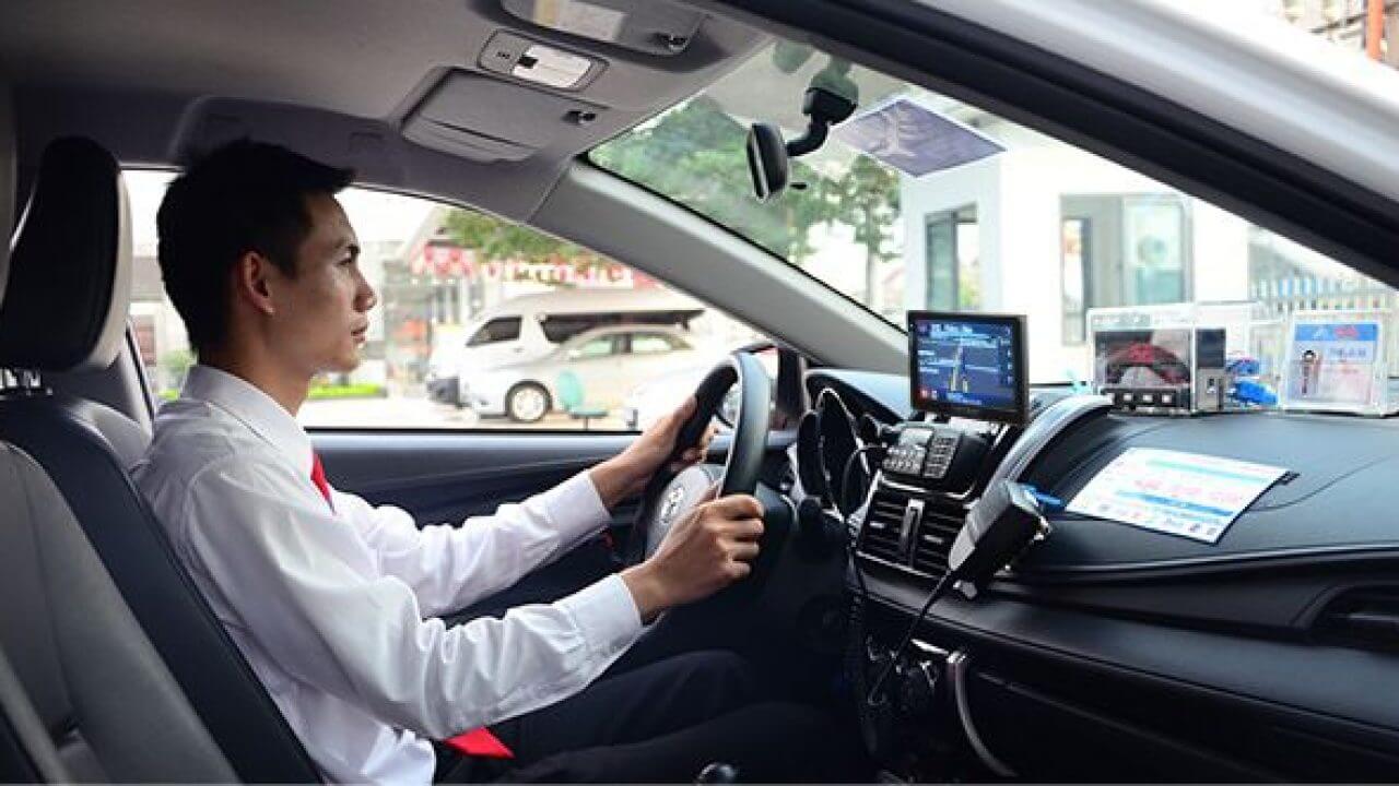 Đội ngũ tài xế lái xe chuyên nghiệp tại Việt Nam Daily Tour