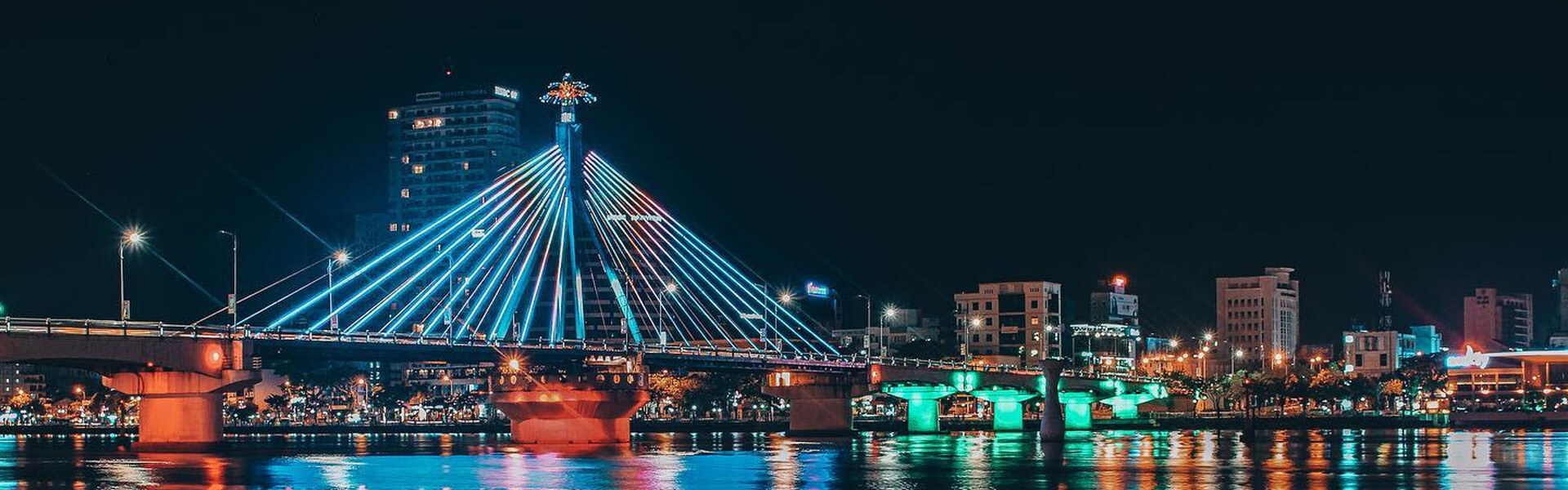 Vé pháo hoa Đà Nẵng 2023 - Bỏ túi bí quyết săn vé giá hời 2 Khán đài cầu sông Hàn nhìn từ trên cao