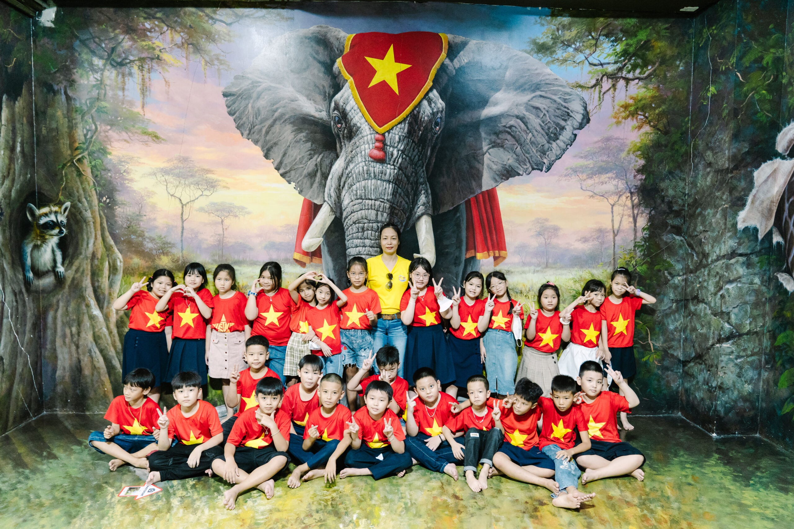 HỌC SINH DÃ NGOẠI – HỌC TẬP LỊCH SỬ 2 LF 83 scaled