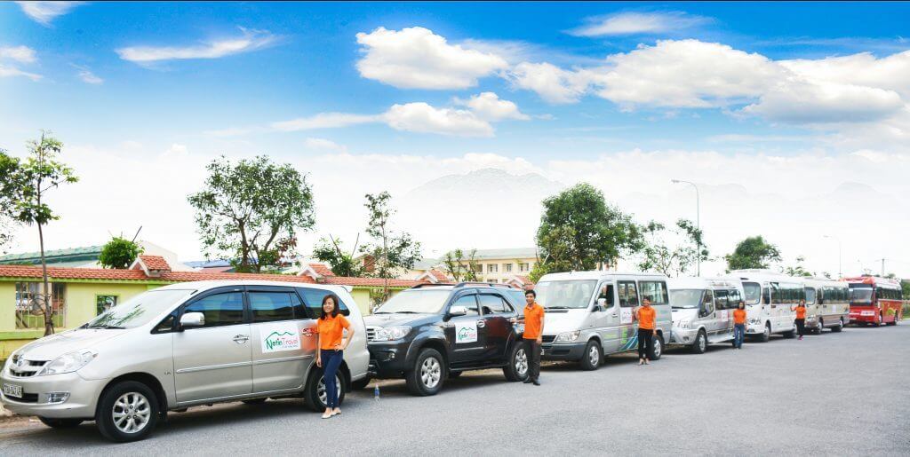Kinh nghiệm thuê xe tại Đà Nẵng 2023 bạn nên biết 8 Nhân viên phục vụ du khách chu đáo, nhiệt tình