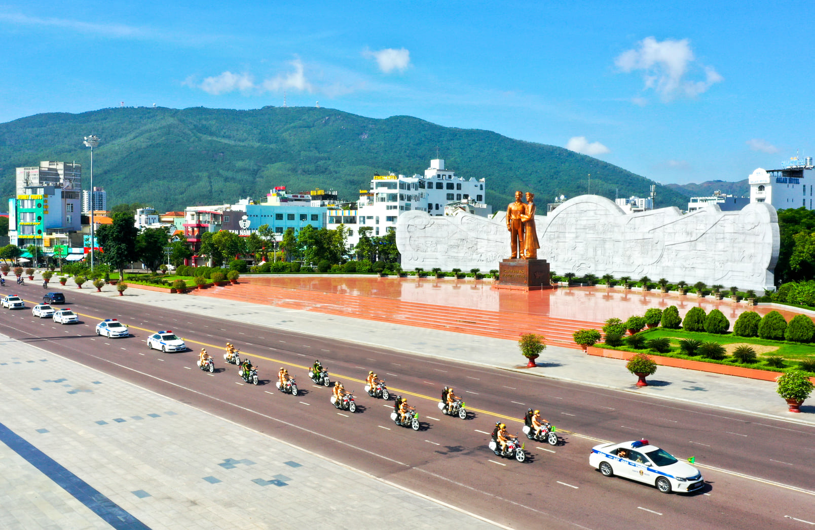 Quảng trường Quy Nhơn Diểm check in DU LỊCH BIỂN QUY NHƠN